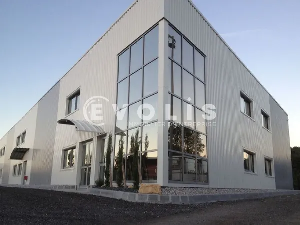 LOCAUX A LOUER - 920 m² divisibles à partir de 350 m²