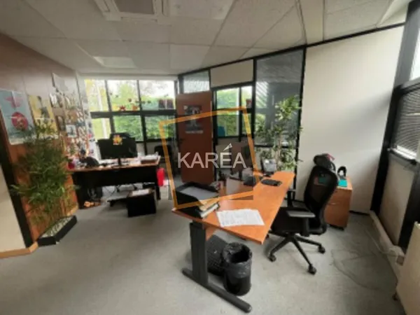 Local professionnel 256 m²