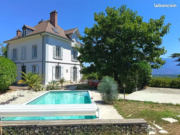 Une maison de famille avec une vue exceptionnelle sur les massifs