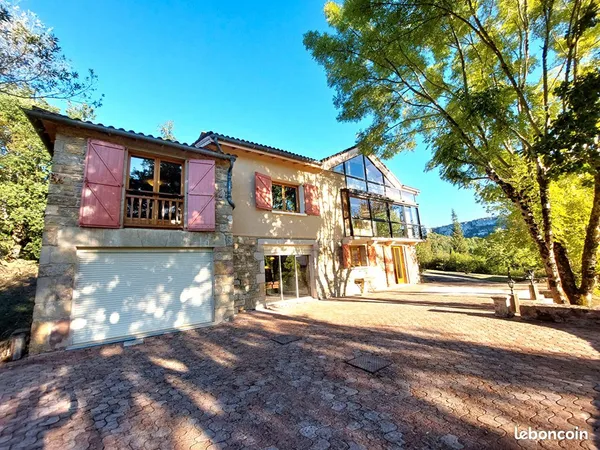 Maison 10 pièces 290 m²