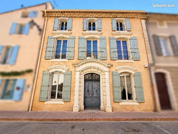 Maison 10 pièces 245 m²