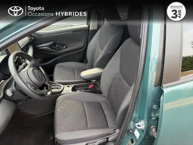 Toyota Yaris 116h design 5p mc24 — photo 11