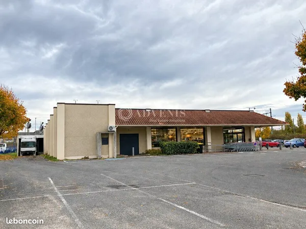 Local commercial 1 070 m²