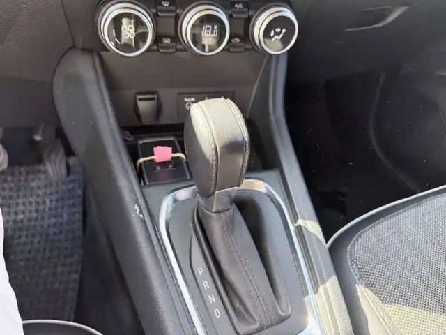 Renault Captur blue dci 115 edc — photo 14