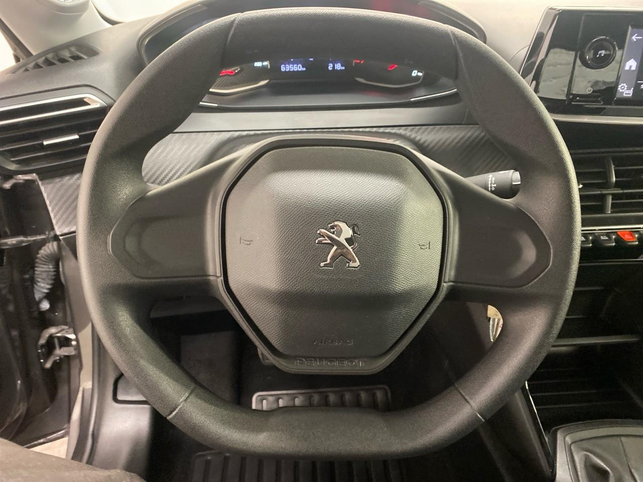 Peugeot 208 puretech 75 s&s bvm5 like — photo 17