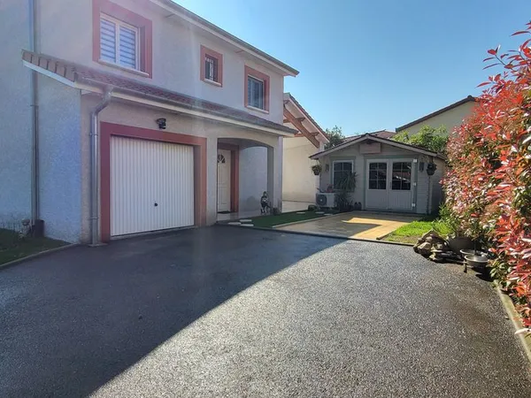 Maison individuelle proche village