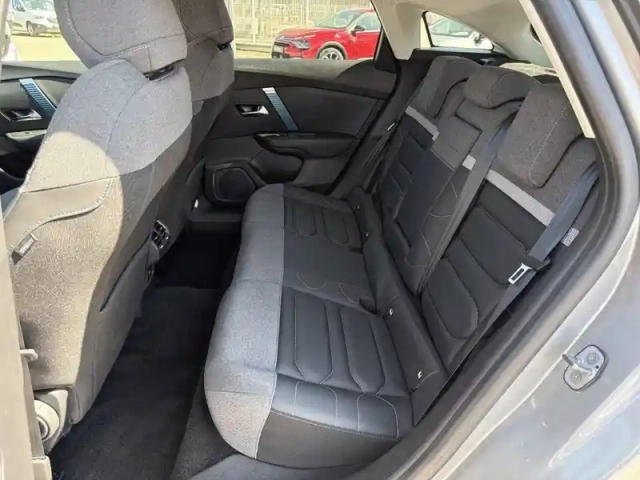 Citroën C4 e- 136 ch automatique — photo 16