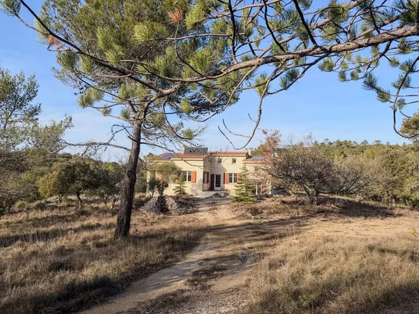 Maison - 110 m2 - 4 pièces sur 8100 m2 de terrain