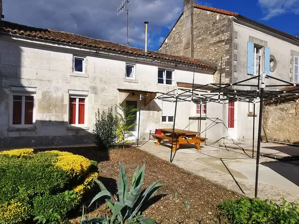 Maison meublée 133 m² avec jardin à Jarnac