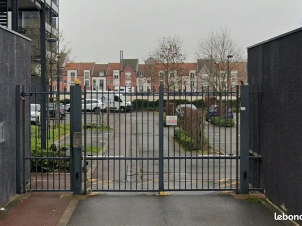 Place de parking sécurisée en sous-sol