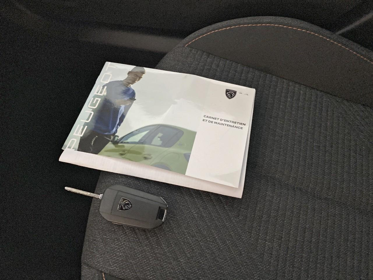 Peugeot 2008 hybrid 136 e-dcs6 style — photo 18
