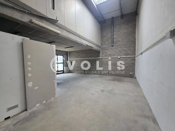 Local d'activité 1143 m²