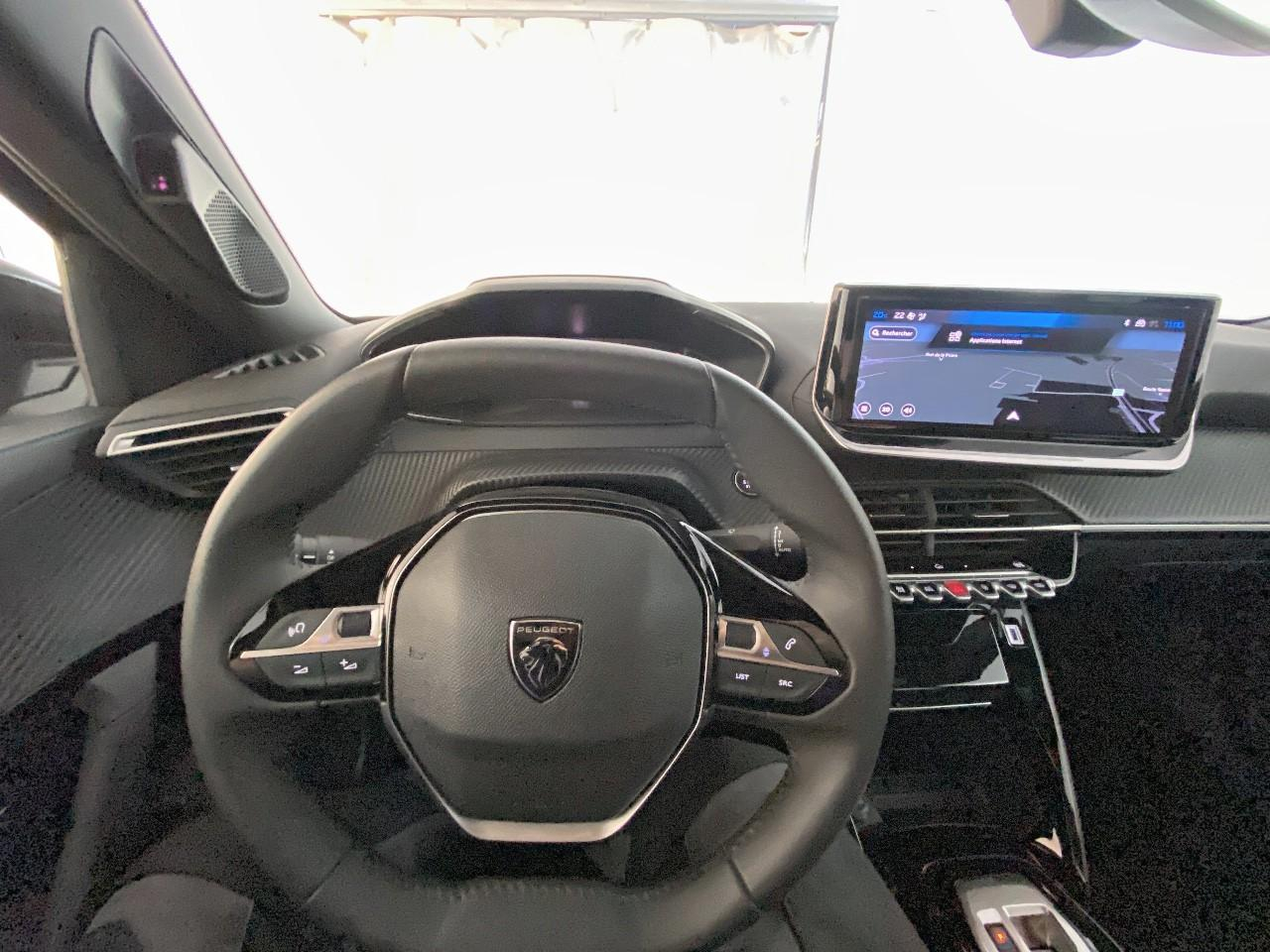 Peugeot 2008 hybrid 145 ch e-dcs6 allure — photo 12
