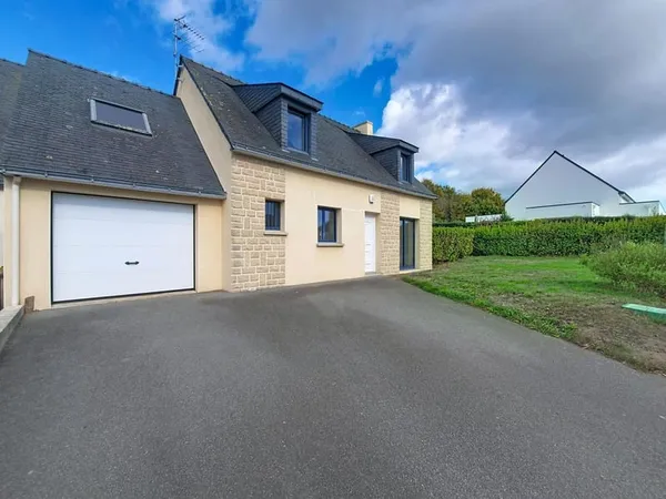 KERVIGNAC : Secteur Kernours - Maison de 4 chambres avec vie de plain-pied