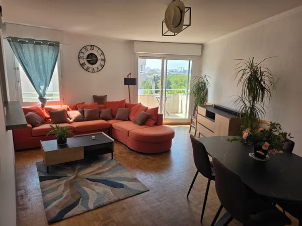 Loue appartement au dernier étage