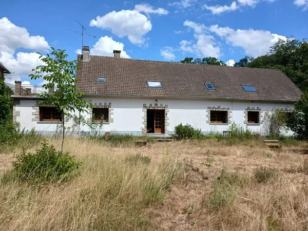 Exclusivité , maison de famille avec des grandes dépendances, entre Le Lac de Crescent et Lormes, Mo