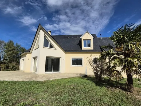 Maison d'architecte 200 m2 Parc de 4 015 m2 DPE B