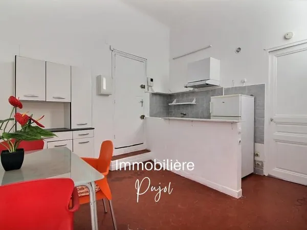 Noailles 13001 - T3 meublé traversant au sein d'un immeuble marseillais