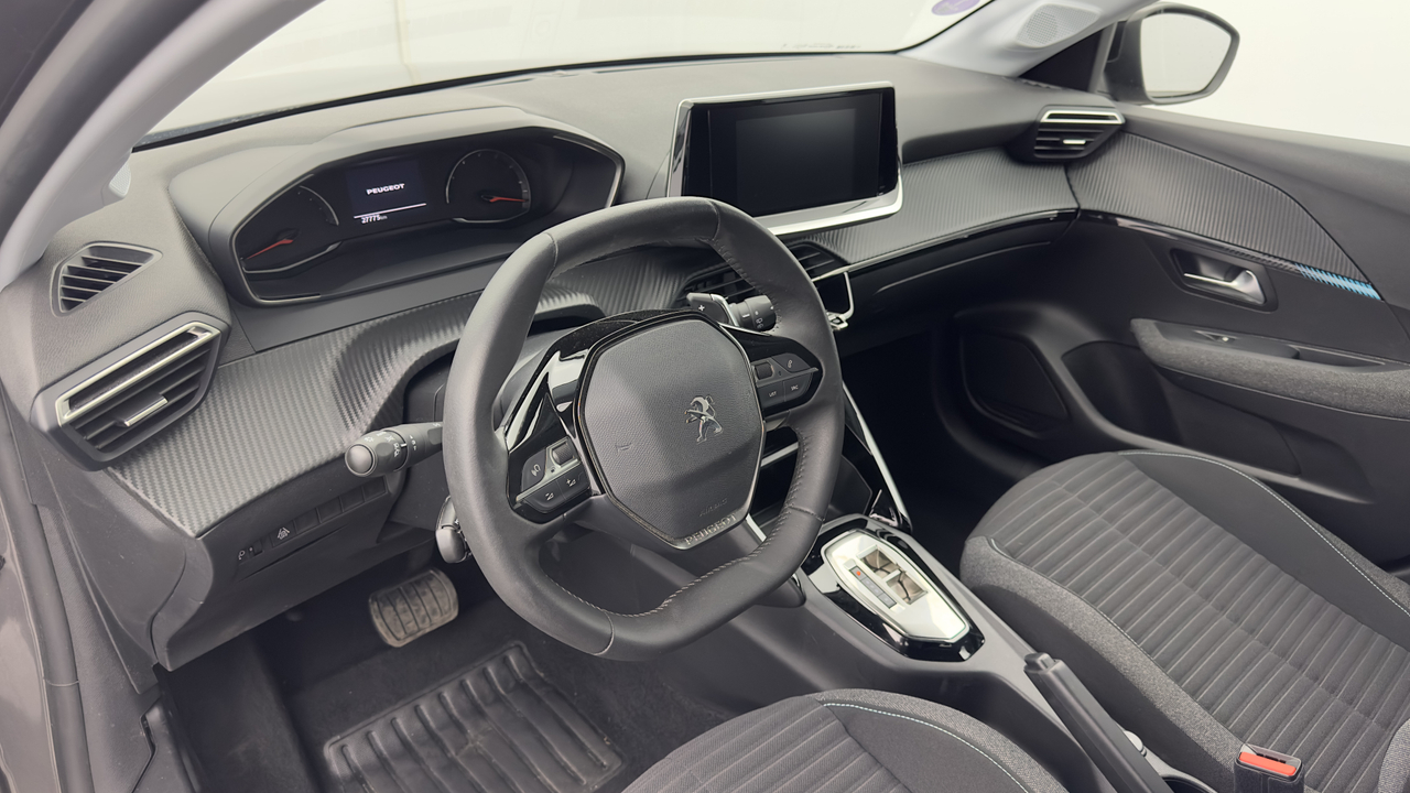 Peugeot 208 PureTech 100 S&amp;S EAT8 — photo 11