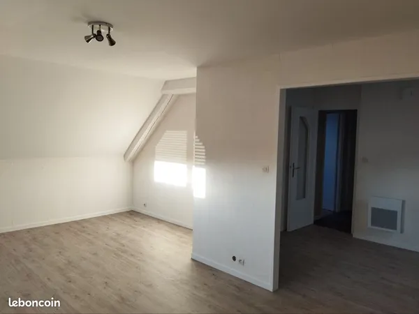 Location appartement type F2 mansardé en très bon état