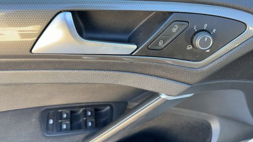 Volkswagen Golf 1.4 TSI 125 - Connect – 2018 – 141071 km – Essence – Boîte Manuelle — photo 9