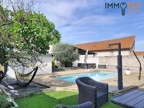 Maison 7 pièces 230 m²