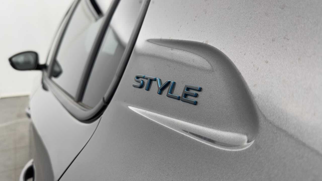 Peugeot 208 PureTech 100 S&amp;S EAT8 — photo 32