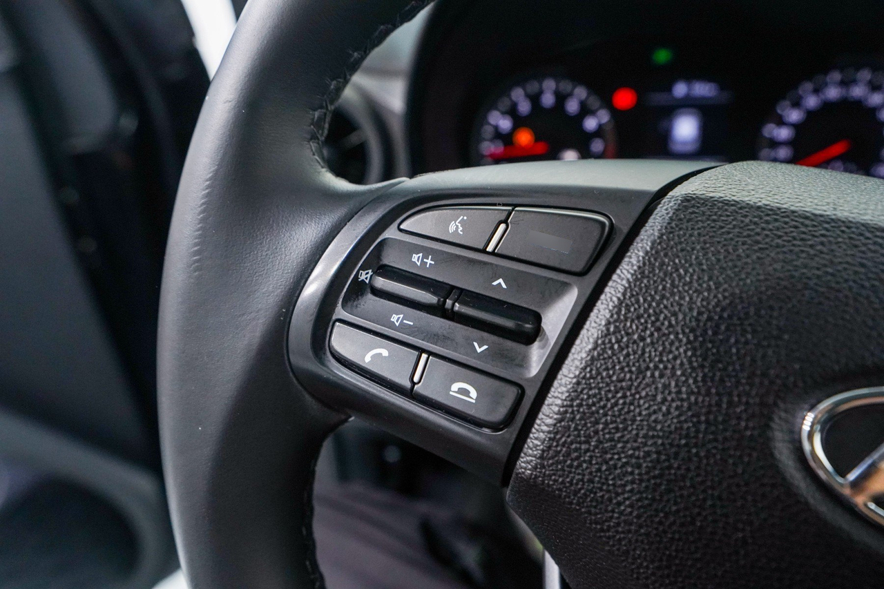 Hyundai i10 — photo 21