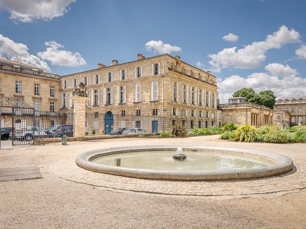 Vends appartement 33m² Jardin Public/Fondaudege avec extérieur