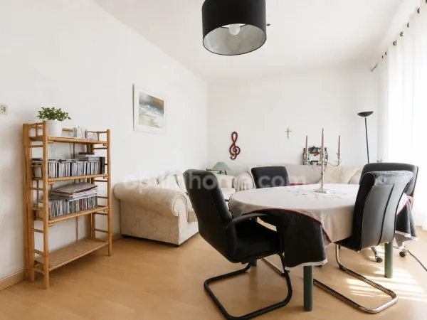 ANGEVILLERS - APPARTEMENT 3 PIECES DE 75 M² ! 2 CHAMBRES, CAVES ET PARKING ! BEAU POTENTIEL !