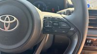Toyota Yaris 116h Design 5p MC24 — photo 25