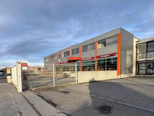 Bureaux 17 pièces 366 m²