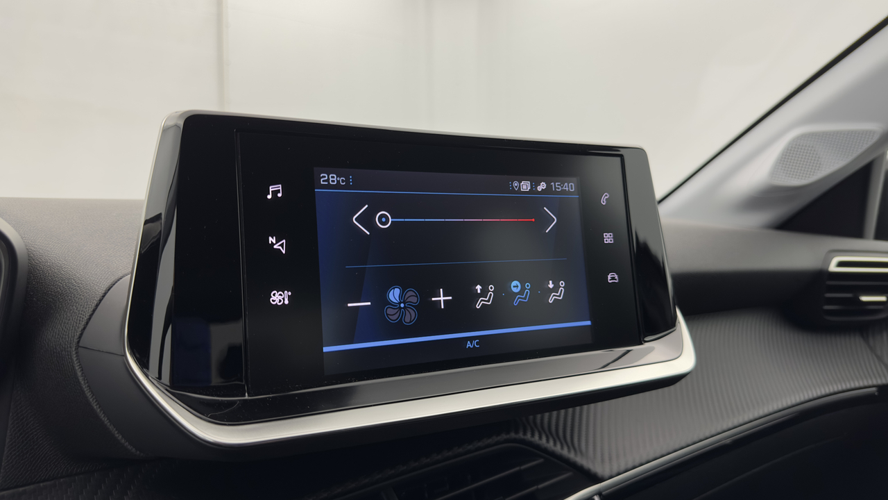 Peugeot 208 PureTech 100 S&amp;S EAT8 — photo 22