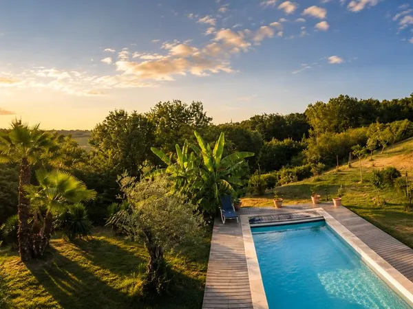 Maison spacieuse avec piscine en pleine nature