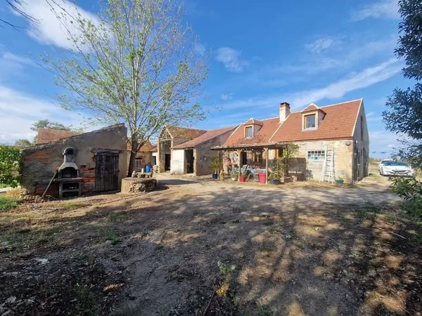 La Petite Maison dans la Prairie sur ses 8 hectares 2