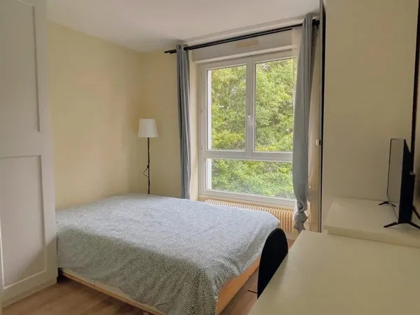 Chambre meublée avec salle de bain privative dans colocation - Rennes sud