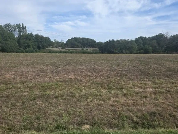 Terrain 809 m²