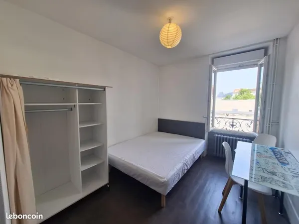 Studio 1 pièce 13 m²