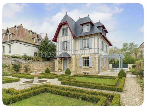 Vends villa - 240 m² - 7 pièces, 5 chambres - Deauville 14800