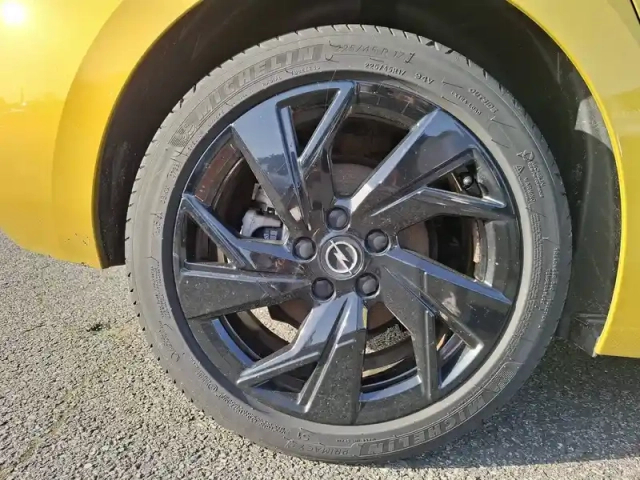 Opel Astra 1.2 turbo 130 ch bvm6 — photo 9