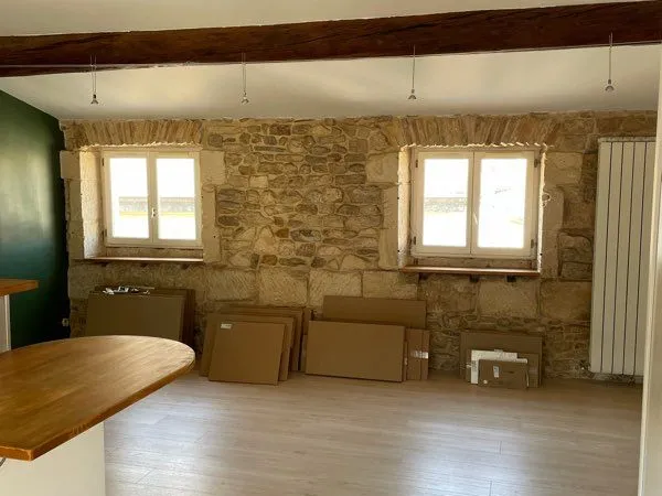 Loue P3 écusson Nimes