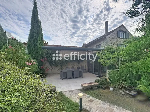 Maison 10 pièces 310 m²