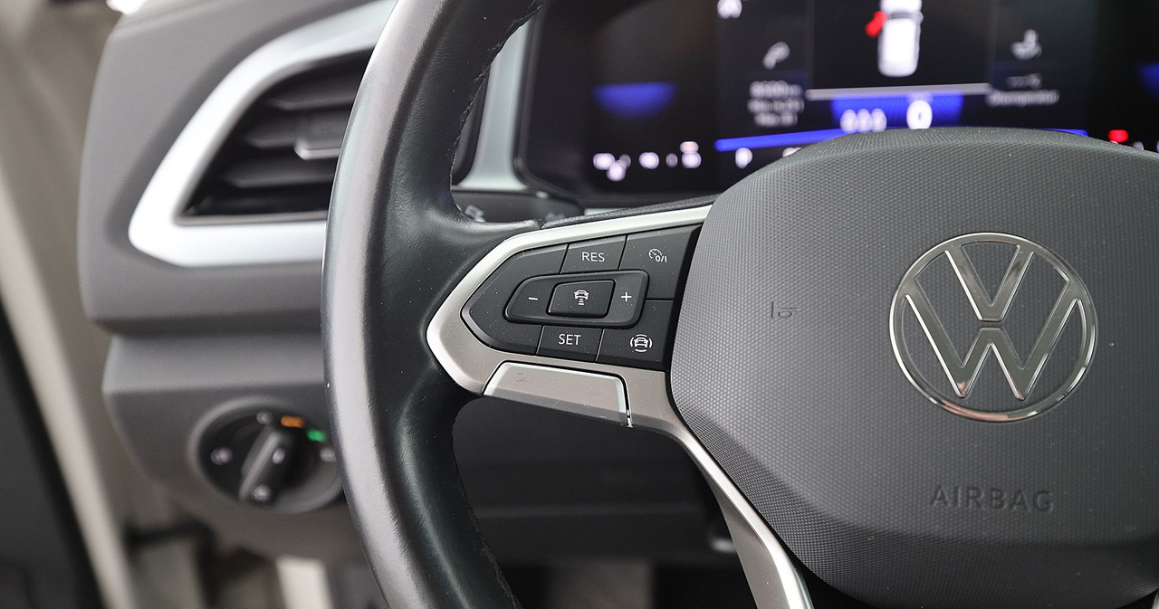 Volkswagen T-Roc — photo 27