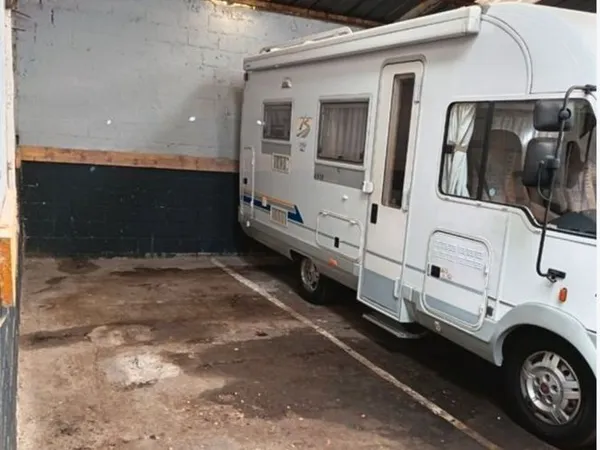 Loue place de parking camping car caravane