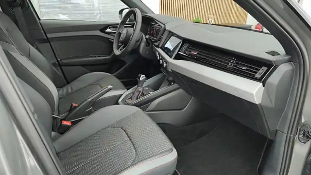 Audi A1 sportback 35 tfsi 150 ch s tronic 7 — photo 17