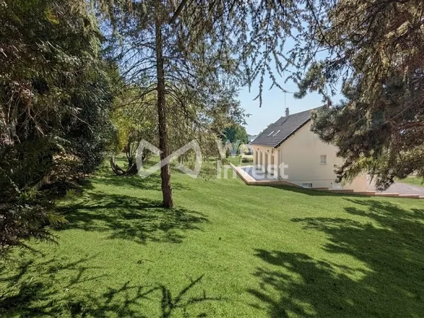 À La Ferté-Bernard, maison familiale avec dépendance et terra