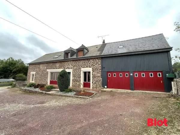 Nouveauté à vendre à Montfort-sur-Meu - 165 m² - possibilité deux habitations - proche centre-ville
