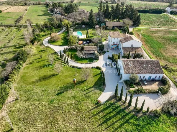 Maison 20 pièces 640 m²