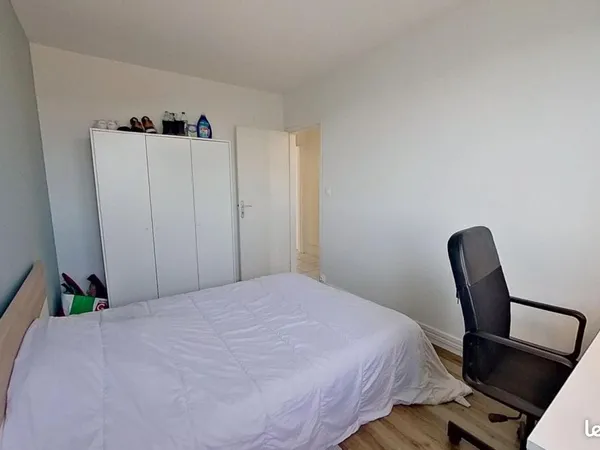 Chambre 5 pièces 80 m²