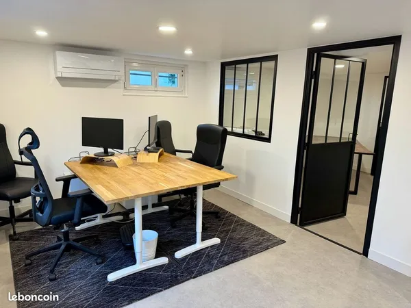 Bureaux 74 m² à louer - Semoy - Rénovés, climatisés - 3 parkings - Tangentielle à 100 m